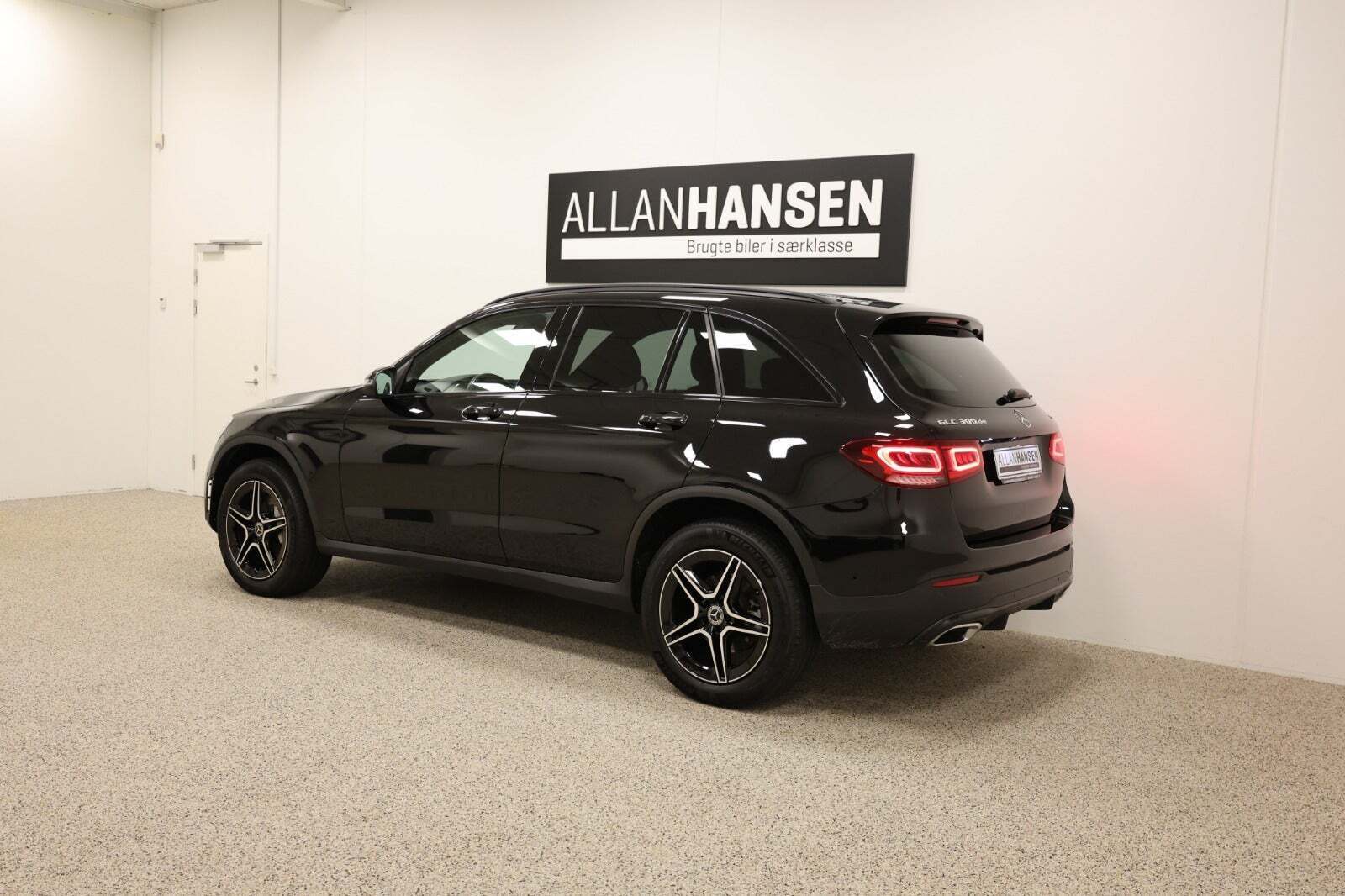 Sort Mercedes GLC300 de fra 2022
