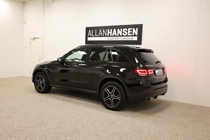 Sort Mercedes GLC300 de fra 2022