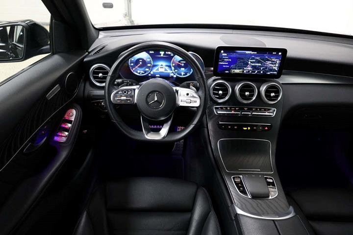 Sort Mercedes GLC300 de fra 2022