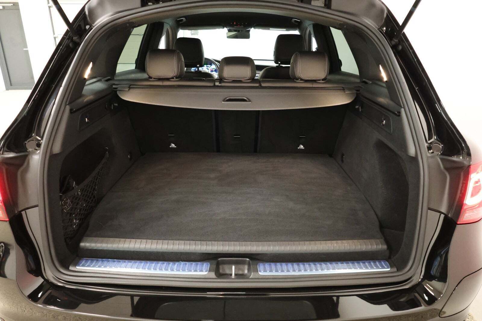 Sort Mercedes GLC300 de fra 2022