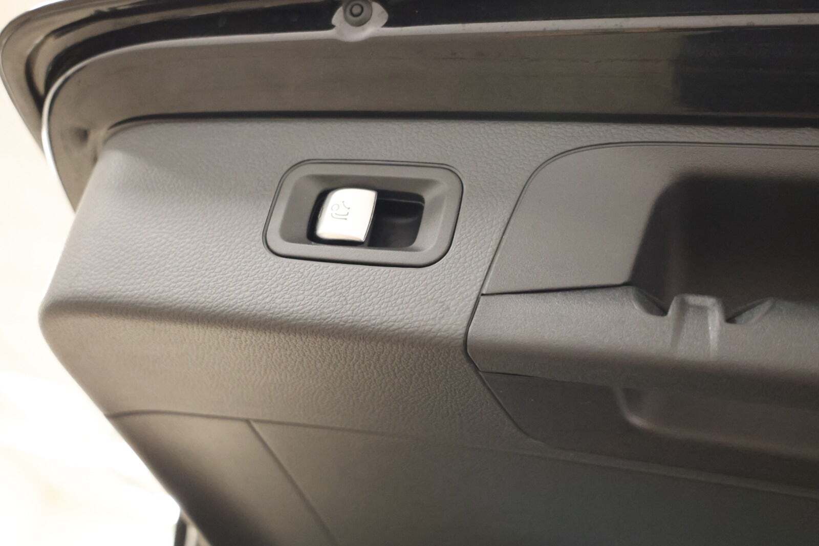 Sort Mercedes GLC300 de fra 2022