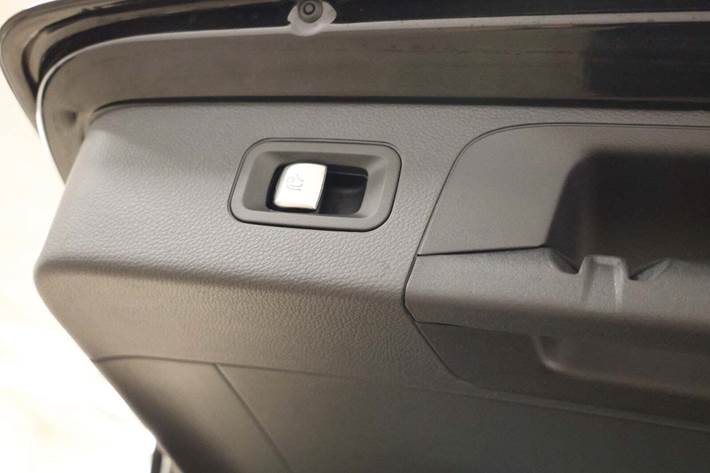 Sort Mercedes GLC300 de fra 2022