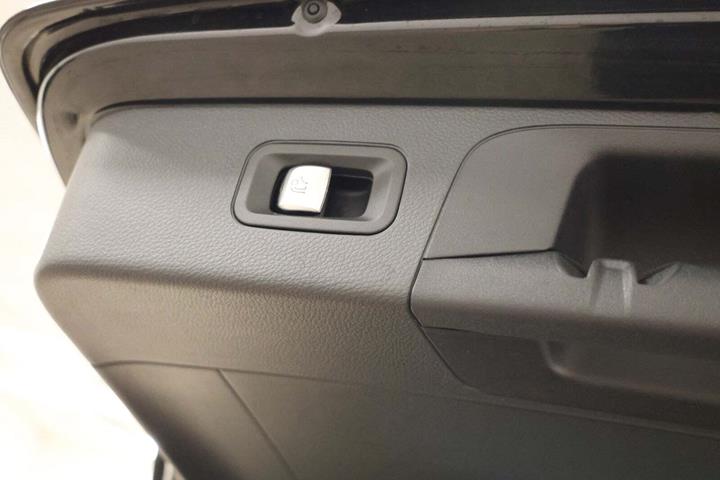 Sort Mercedes GLC300 de fra 2022