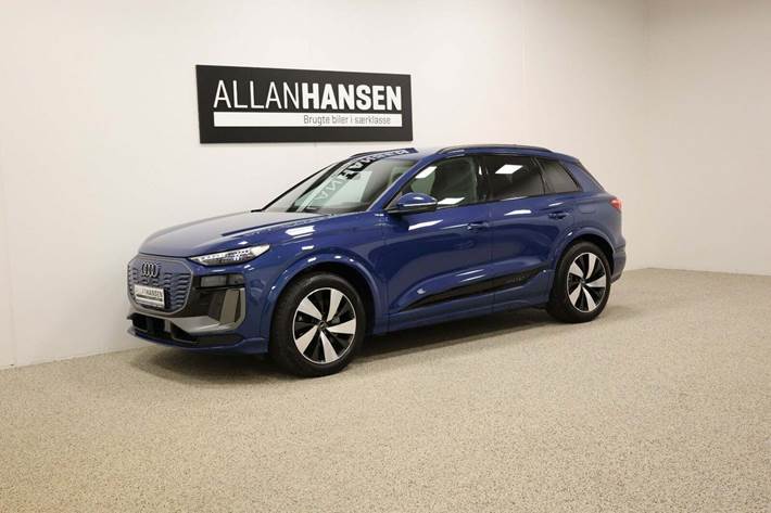 Blå Audi Q6 e-tron fra 2025 set udefra