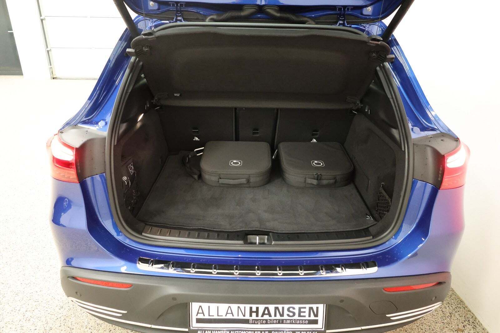 Blå Mercedes EQA250 fra 2024