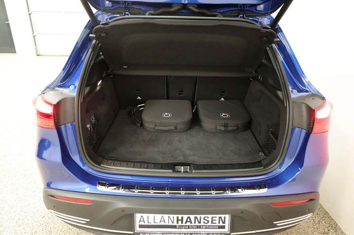 Blå Mercedes EQA250 fra 2024