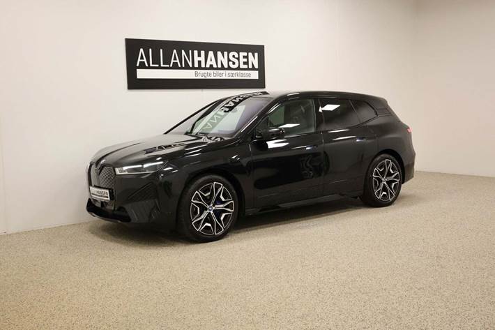 Sort BMW iX fra 2022 set udefra
