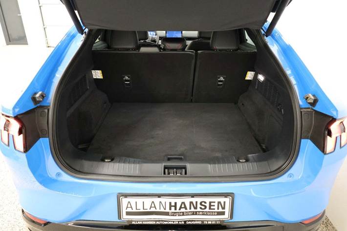 Blå Ford Mustang Mach-E fra 2023