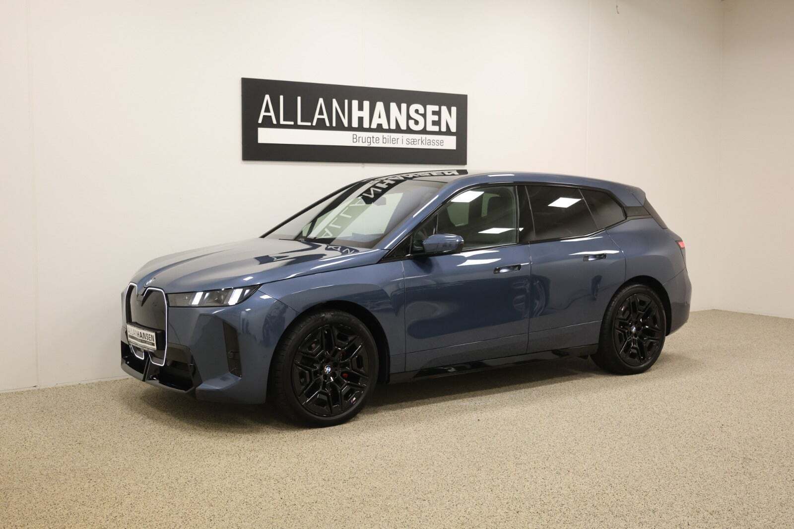 BMW iX xDrive60 Fully Charged