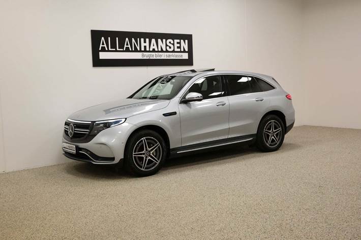 Sølv Mercedes EQC400 fra 2021 set udefra