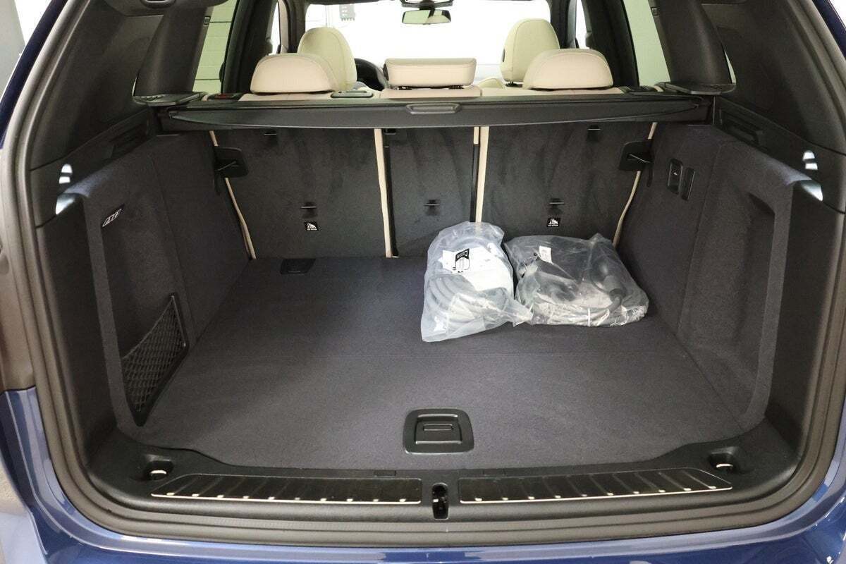 Blå BMW iX3 fra 2023