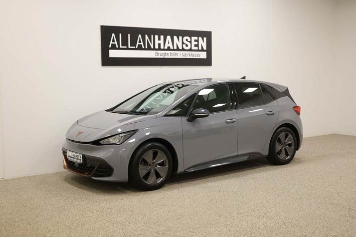 Grå Cupra Born fra 2022 set udefra