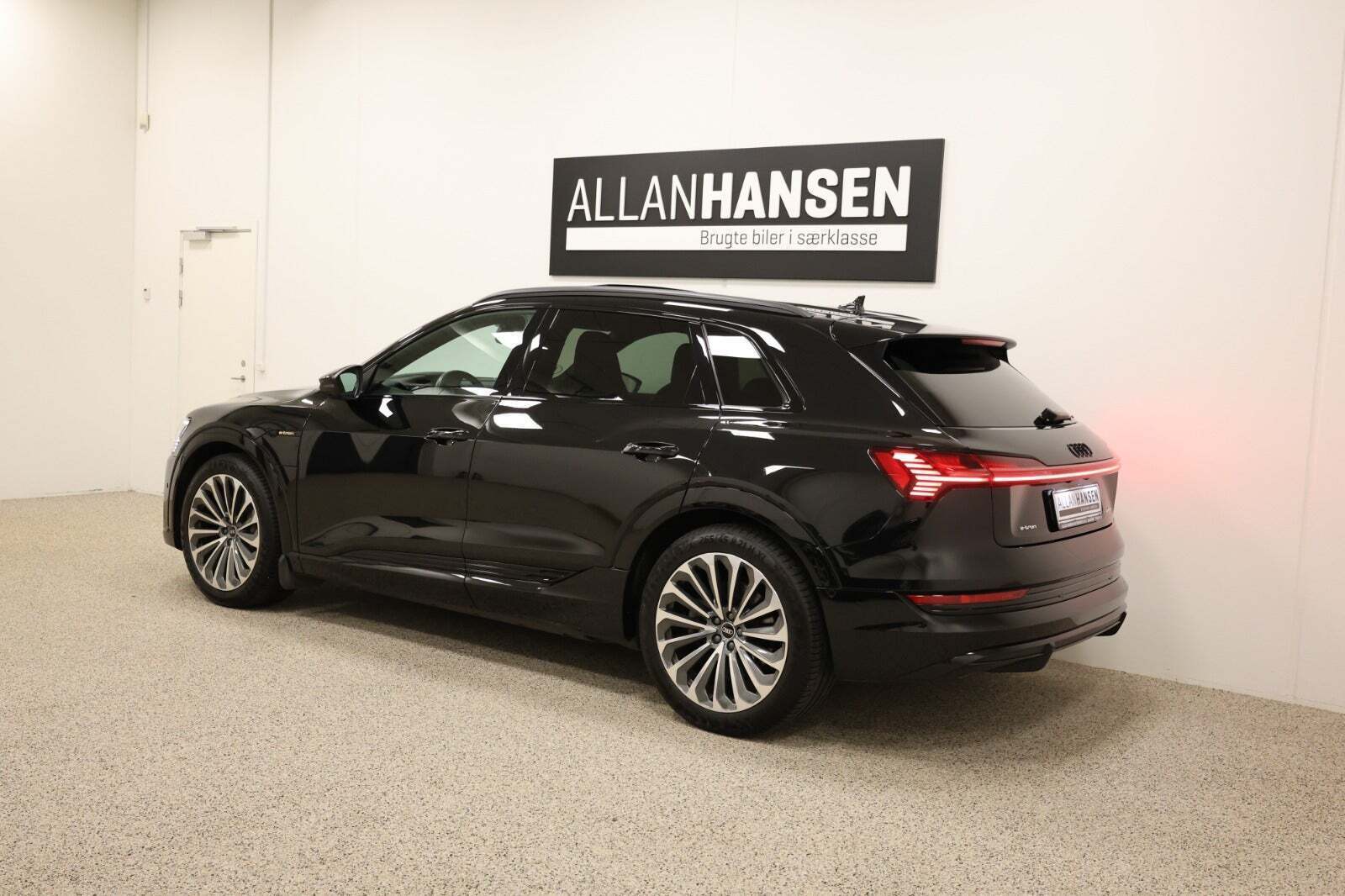 Sort Audi e-tron fra 2021