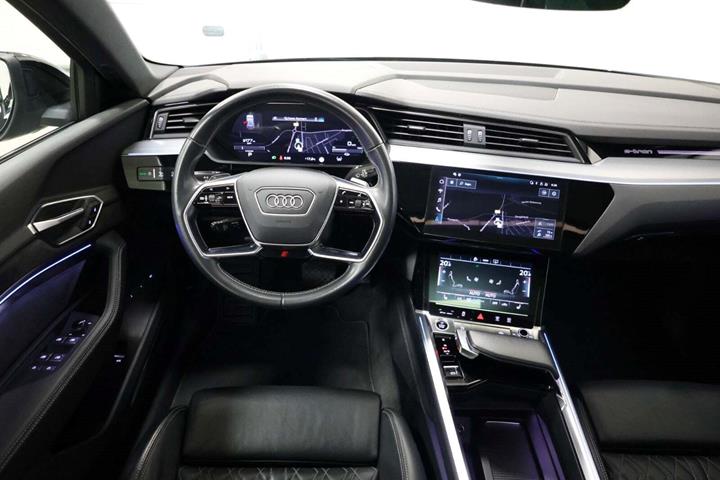 Sort Audi e-tron fra 2021