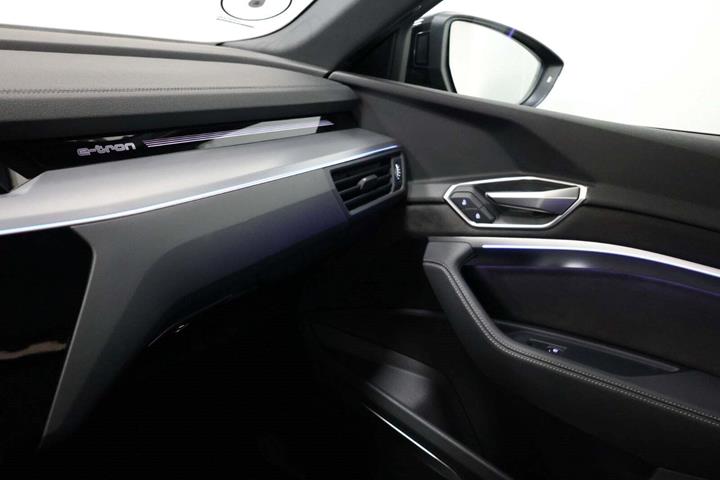 Sort Audi e-tron fra 2021