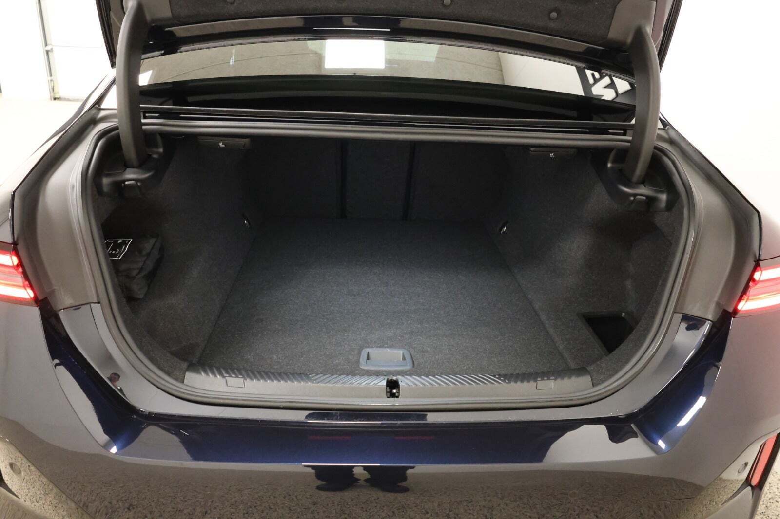 Sort BMW i5 fra 2024