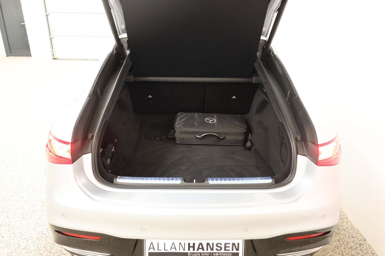 Sølv Mercedes EQS53 fra 2022