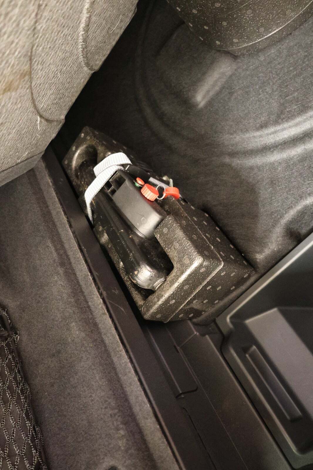 Grå Audi e-tron fra 2021