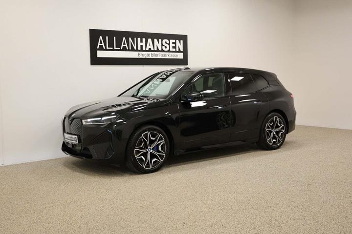 Sort BMW iX fra 2022 set udefra