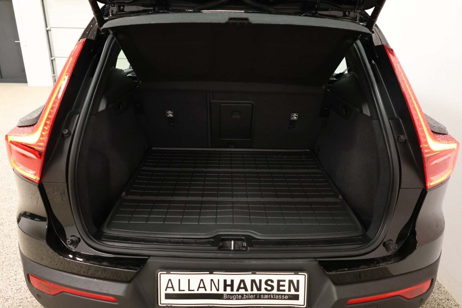 Sort Volvo XC40 fra 2022