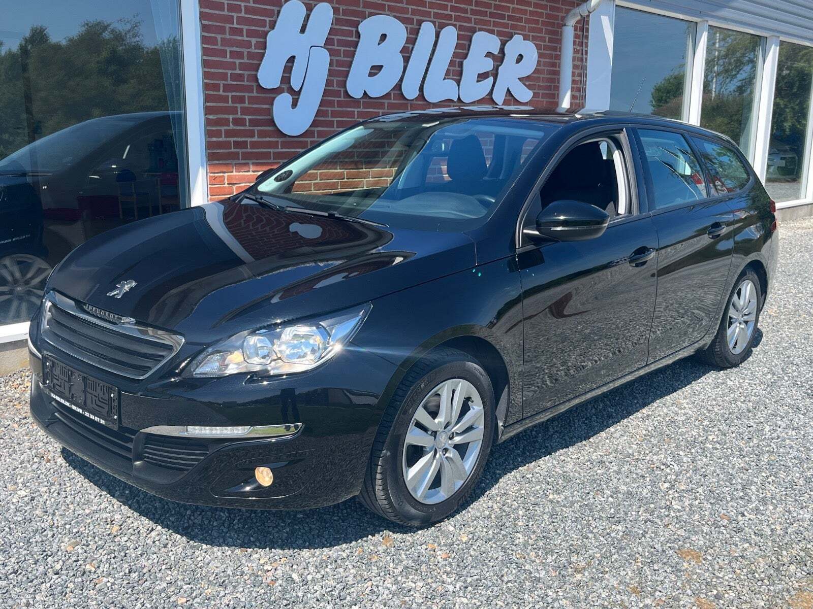 Sort Peugeot 308 fra 2014 set udefra