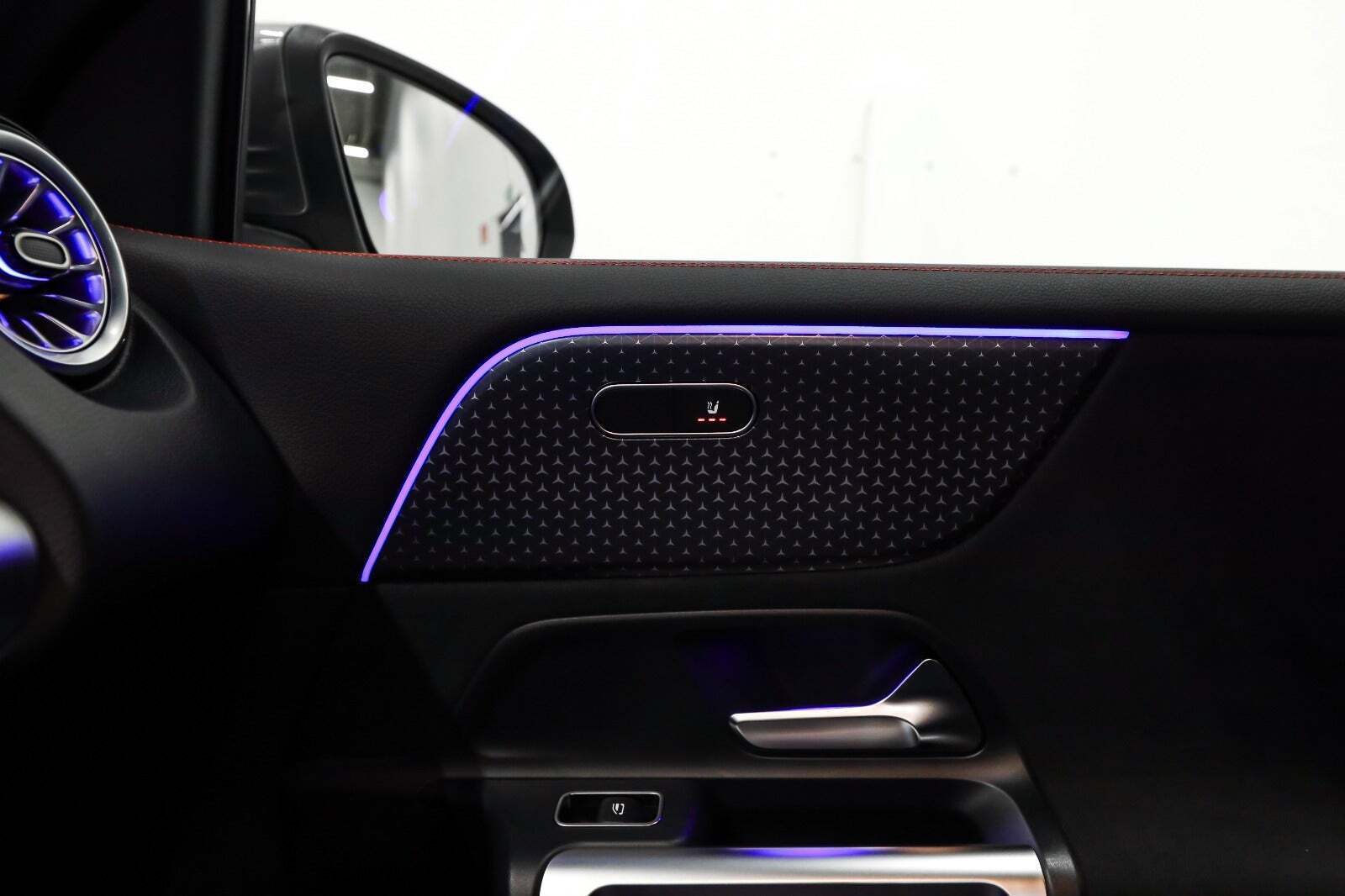 Grå Mercedes EQB250+ fra 2024