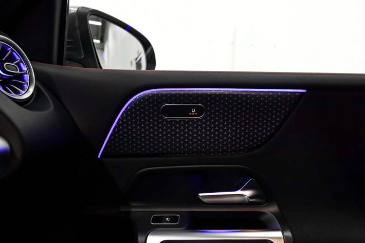 Grå Mercedes EQB250+ fra 2024