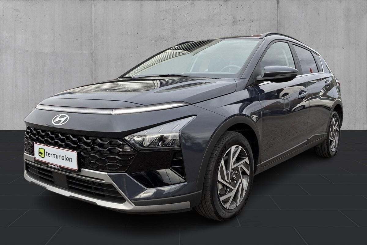 Grå Hyundai Bayon fra 2025 set udefra