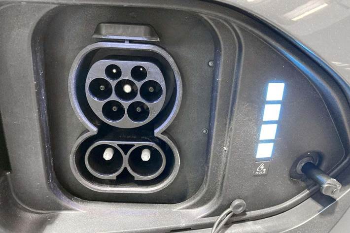 Grå Hyundai Kona fra 2024