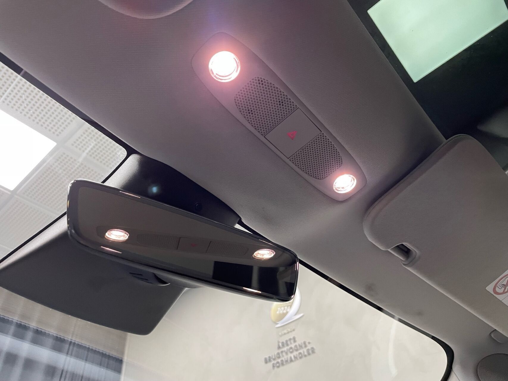 Hvid Tesla Model 3 fra 2022