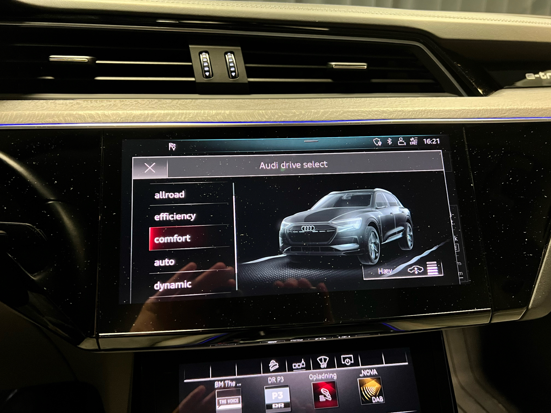 Grå Audi e-tron fra 2019