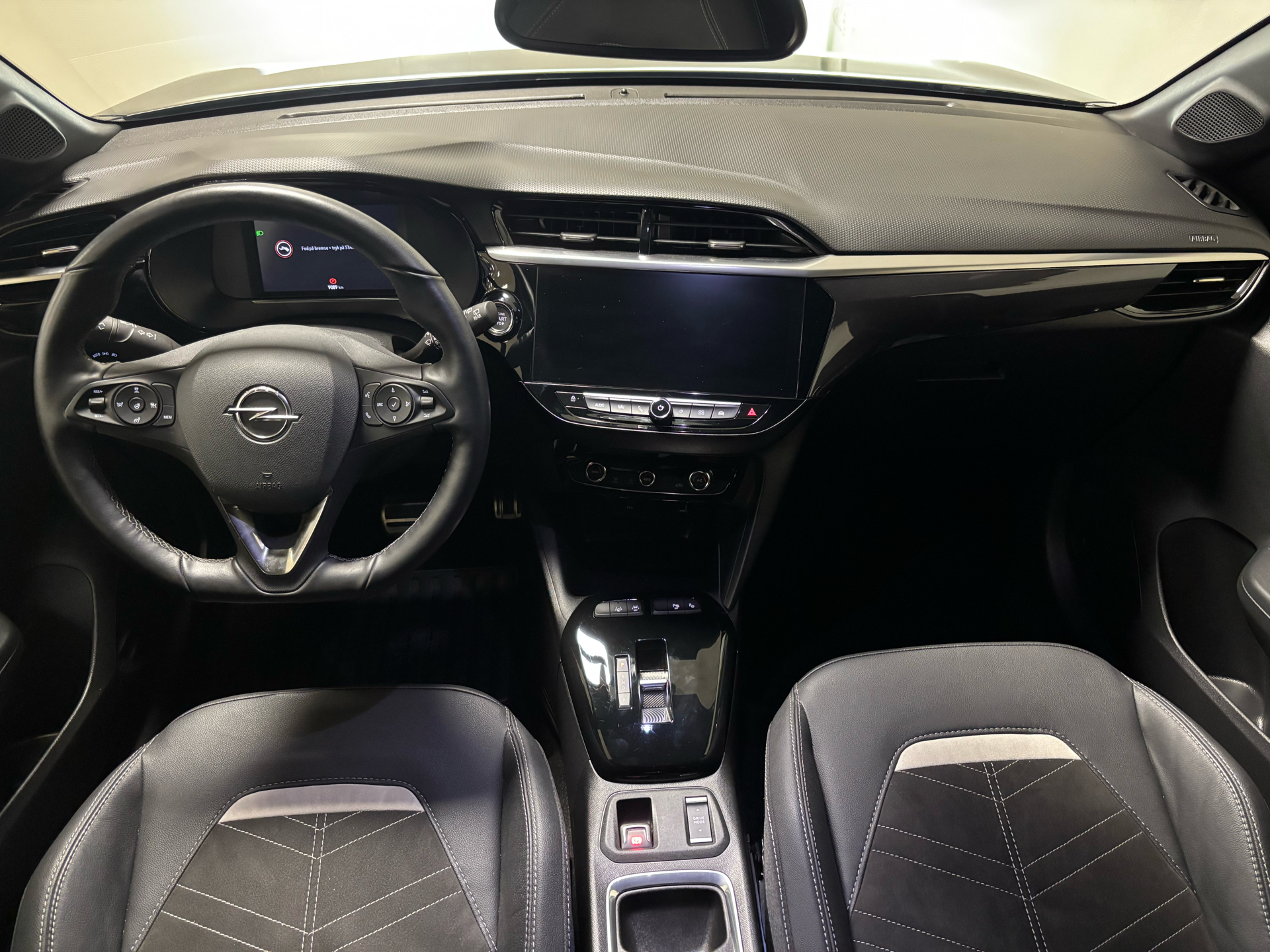 Sort Opel Corsa-e fra 2023