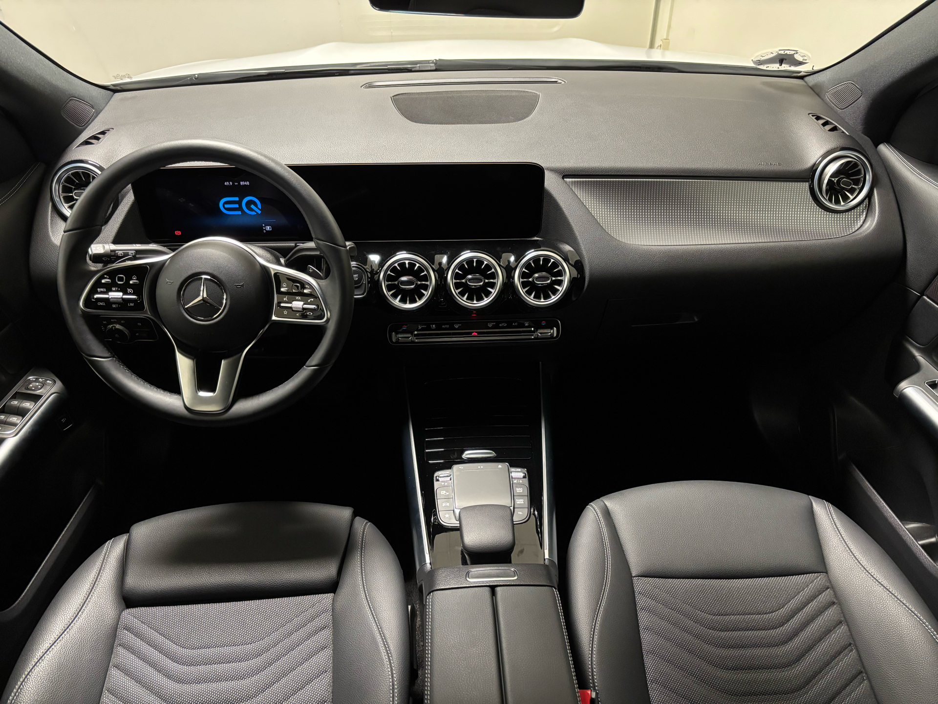 Hvid Mercedes EQA 250+ fra 2023