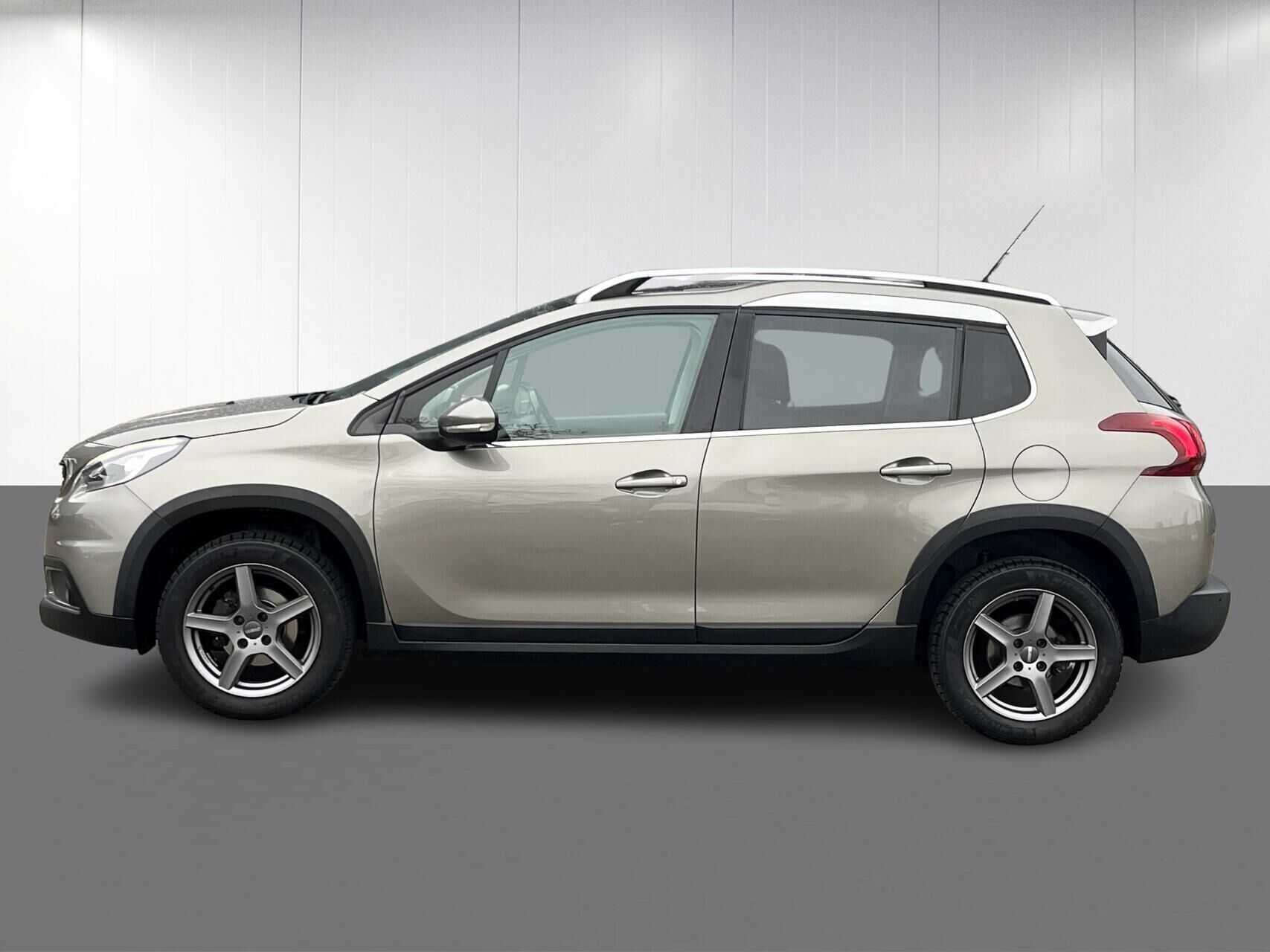 Peugeot 2008 1,6 BlueHDi Allure Sky 100HK