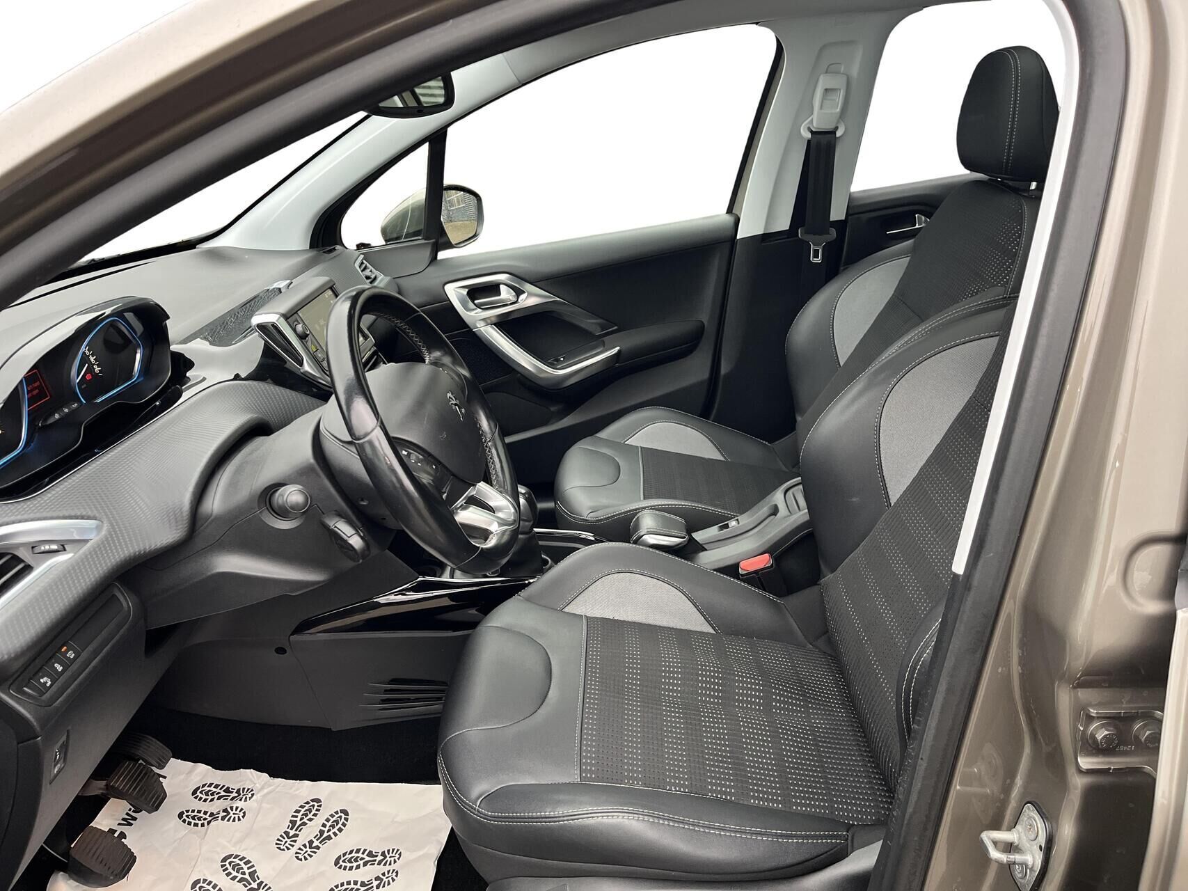 Peugeot 2008 1,6 BlueHDi Allure Sky 100HK