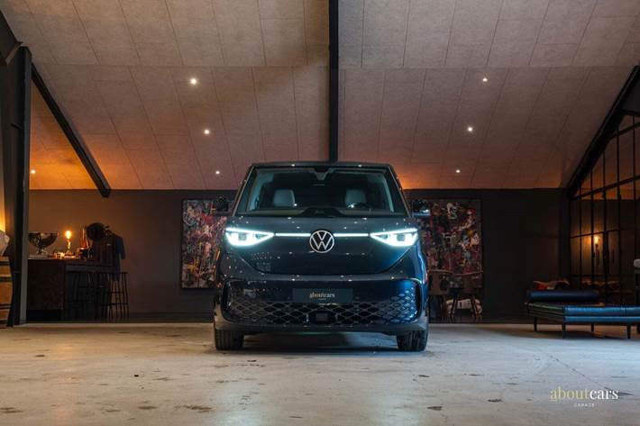 Blå VW ID.Buzz fra 2024