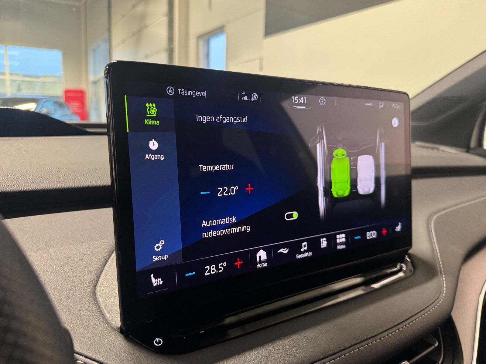 Hvid Skoda Enyaq fra 2022