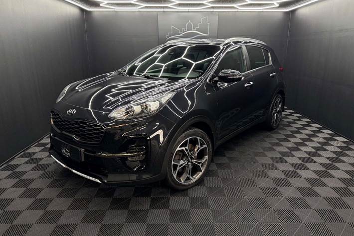 Sort Kia Sportage fra 2019 set udefra