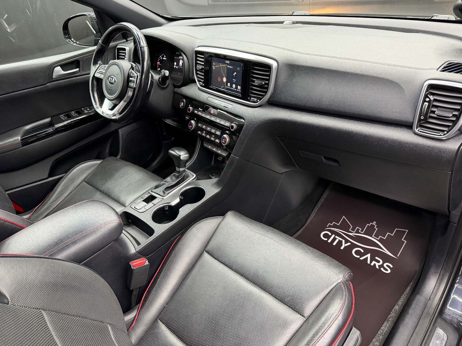Sort Kia Sportage fra 2019 set indefra
