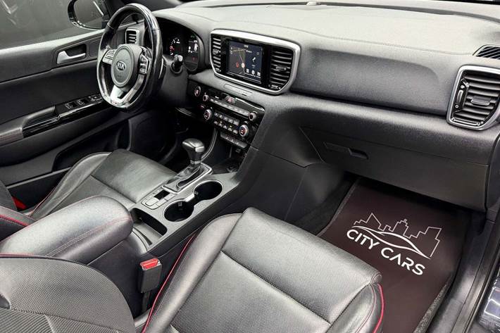 Sort Kia Sportage fra 2019 set indefra
