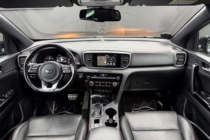 Sort Kia Sportage fra 2019 set indefra