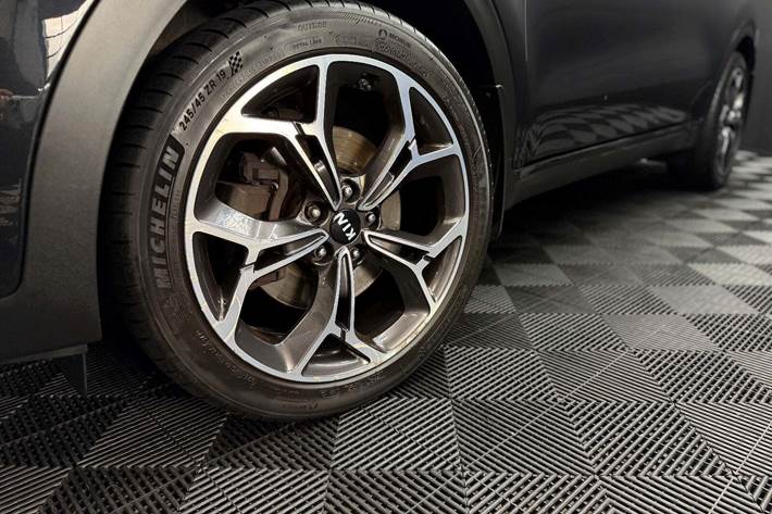 Sort Kia Sportage fra 2019 set udefra