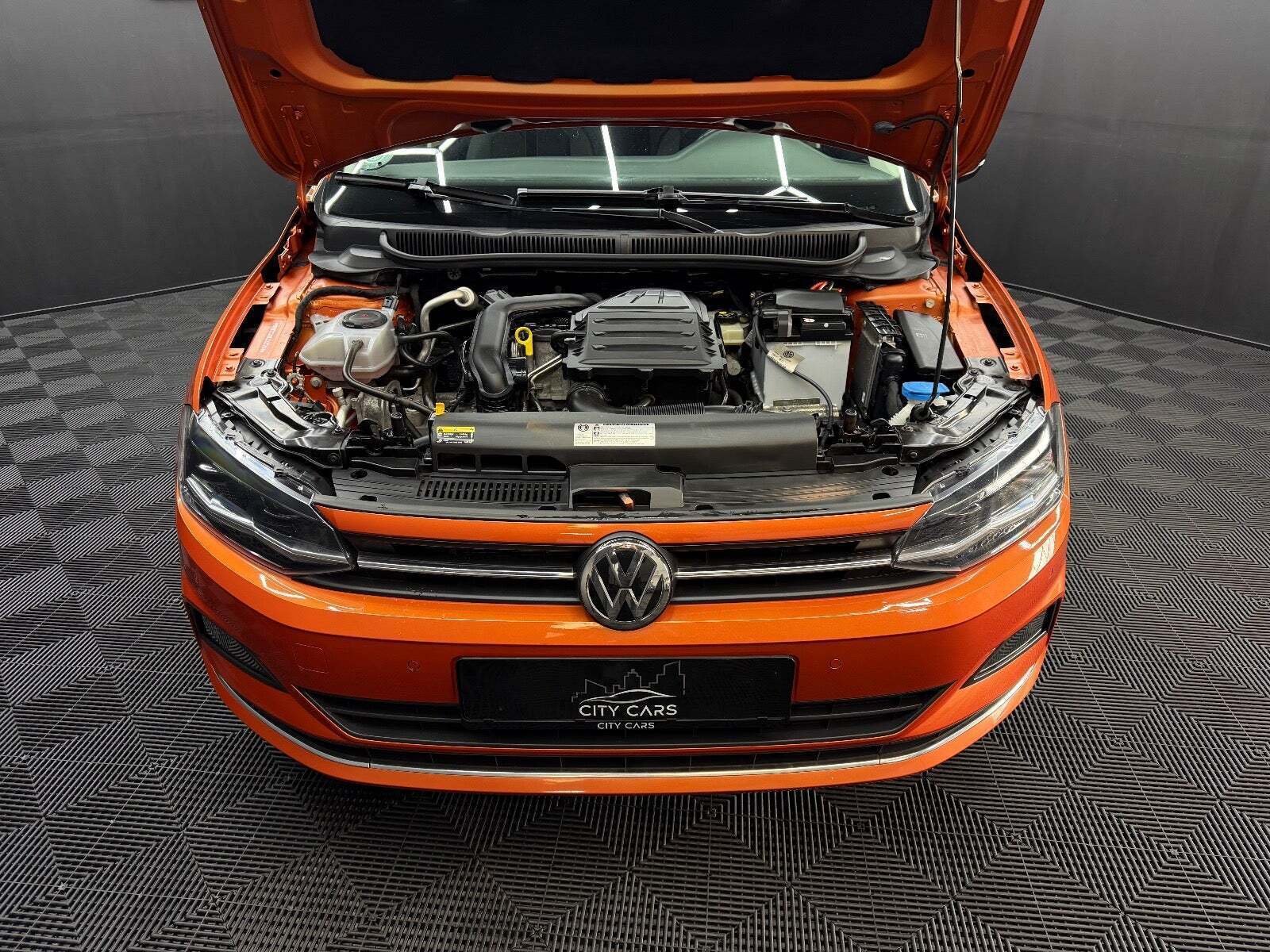 Orange VW Polo fra 2019
