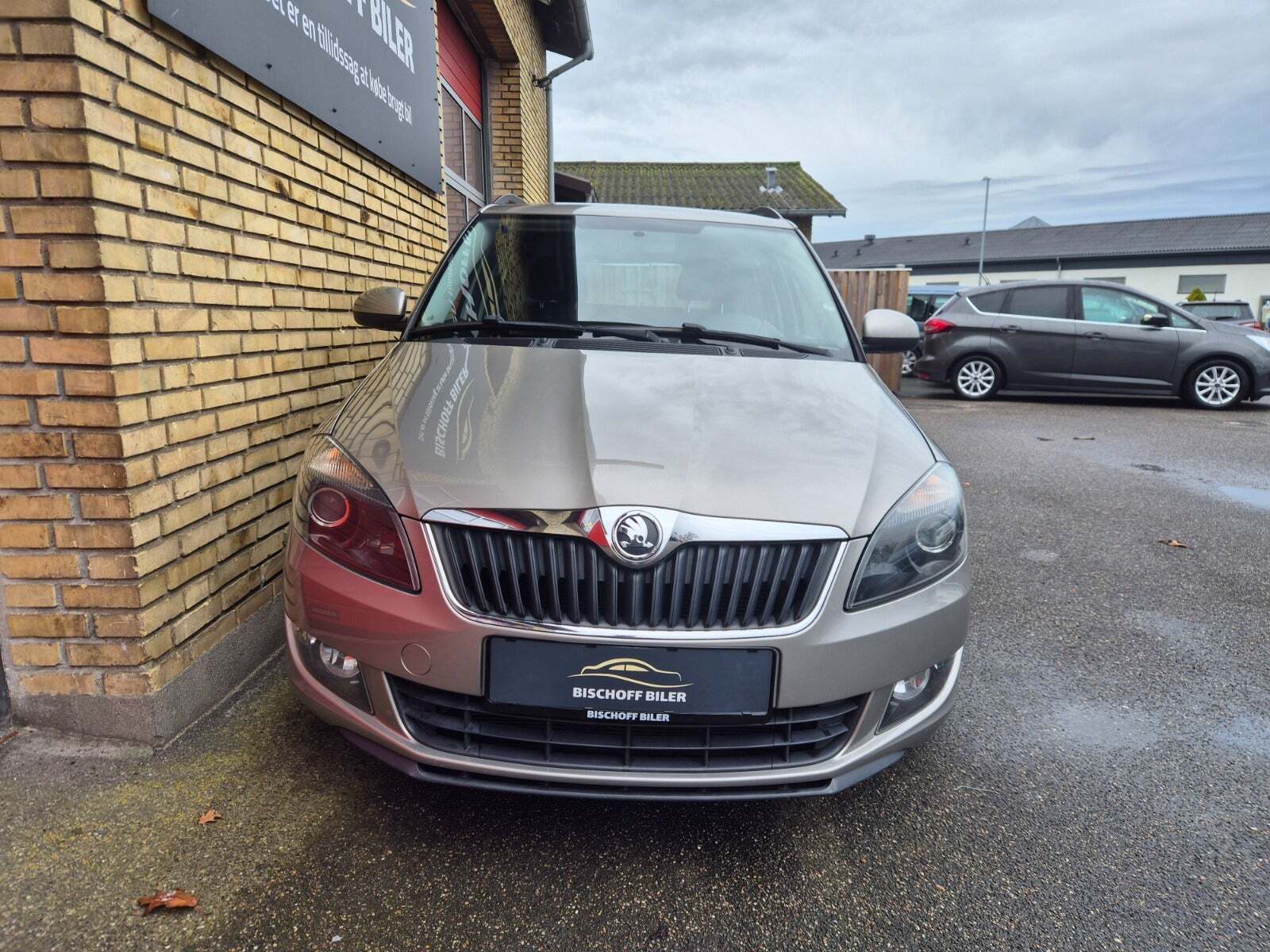 Beige Skoda Fabia fra 2015