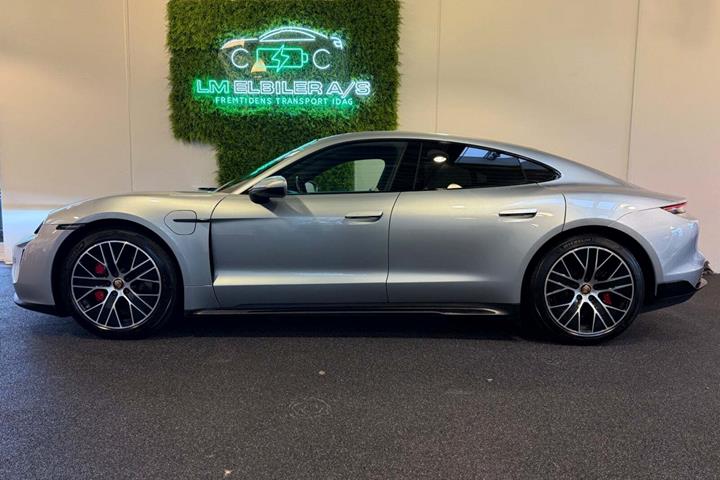Sølv Porsche Taycan 4S fra 2020
