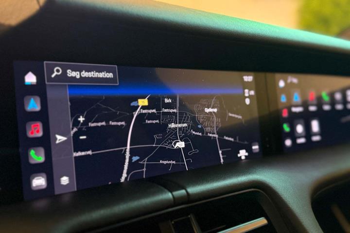 Sølv Porsche Taycan 4S fra 2020