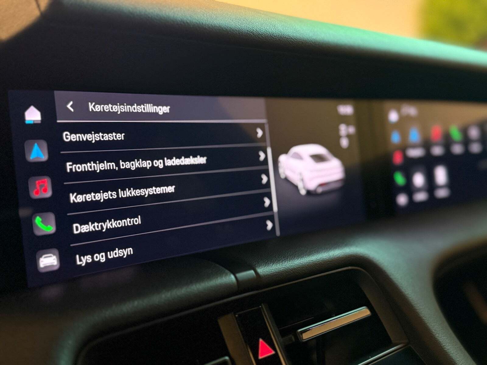 Sølv Porsche Taycan 4S fra 2020