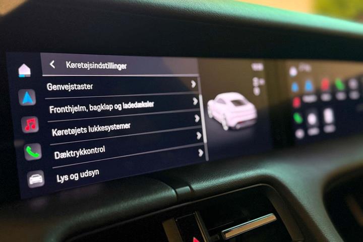Sølv Porsche Taycan 4S fra 2020