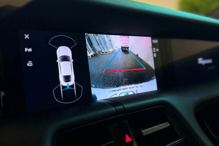 Sølv Porsche Taycan 4S fra 2020