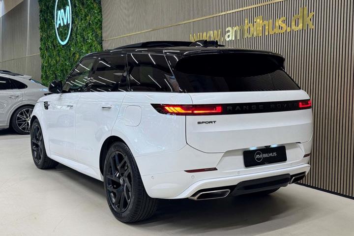 Hvid Land Rover Range Rover sport fra 2025